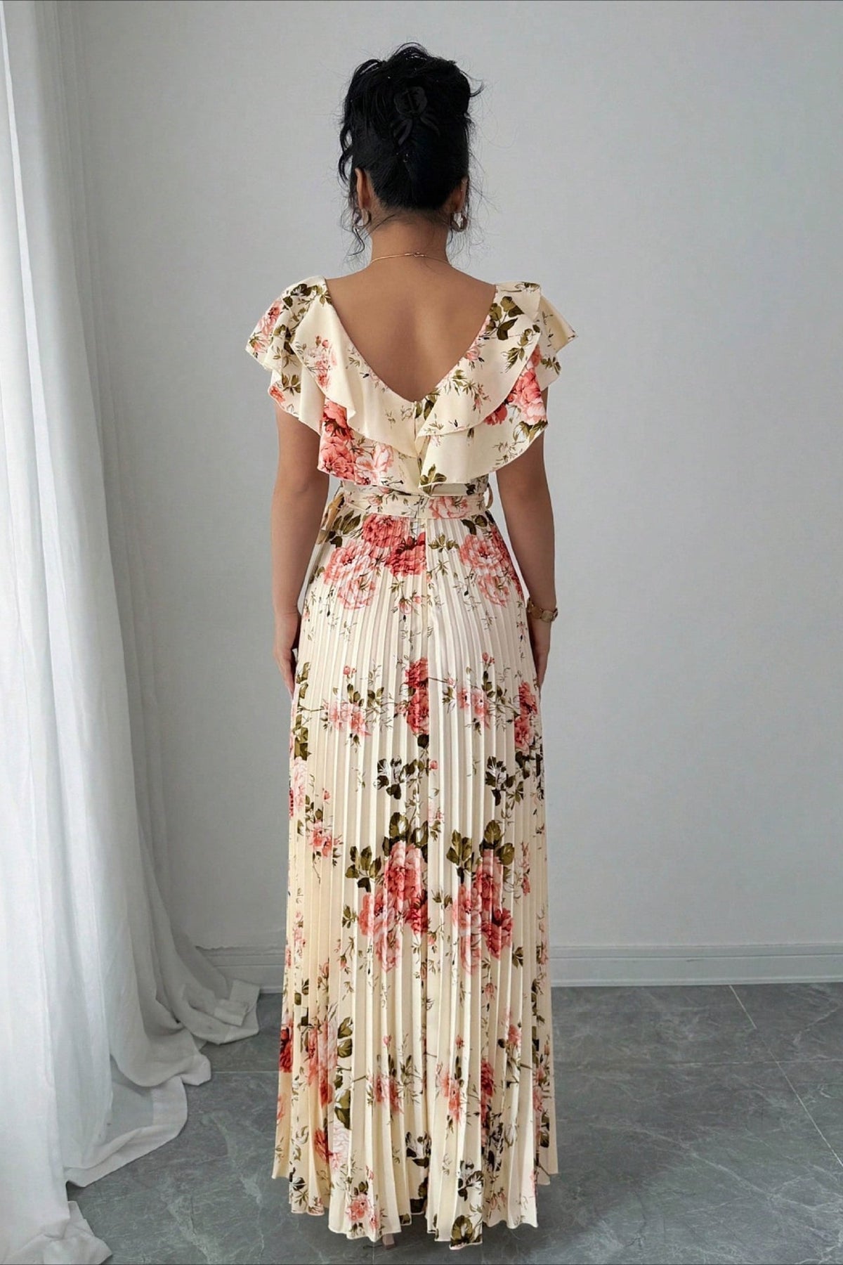 Maxivestido Valentina floral, con escote en V y mangas de volantes