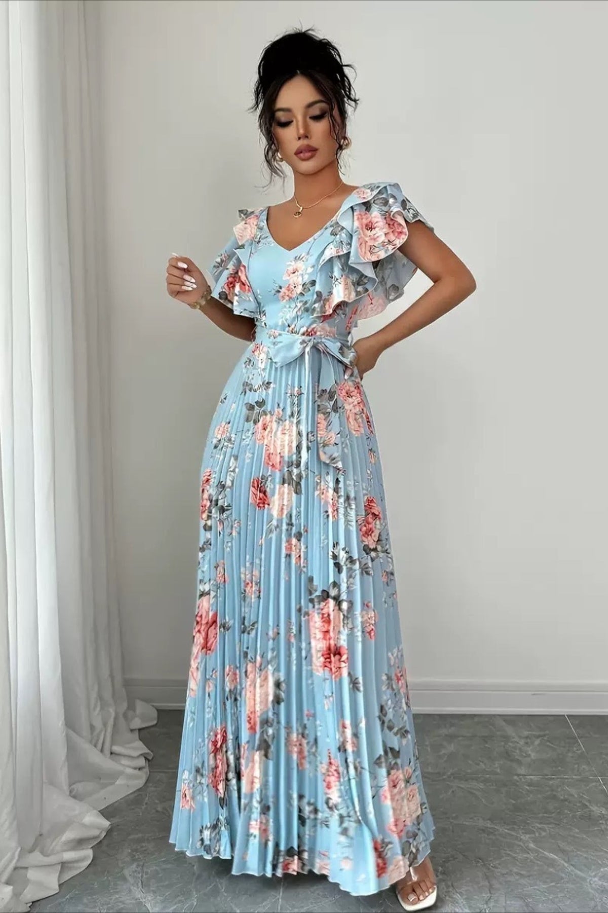 Maxivestido Valentina floral, con escote en V y mangas de volantes