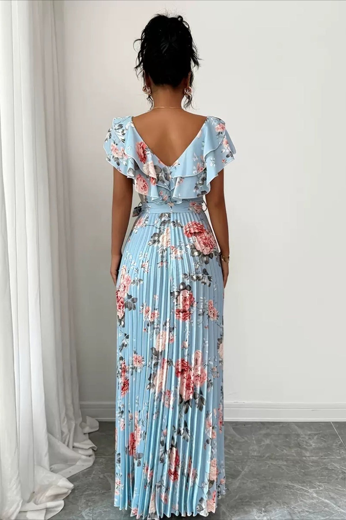 Maxivestido Valentina floral, con escote en V y mangas de volantes