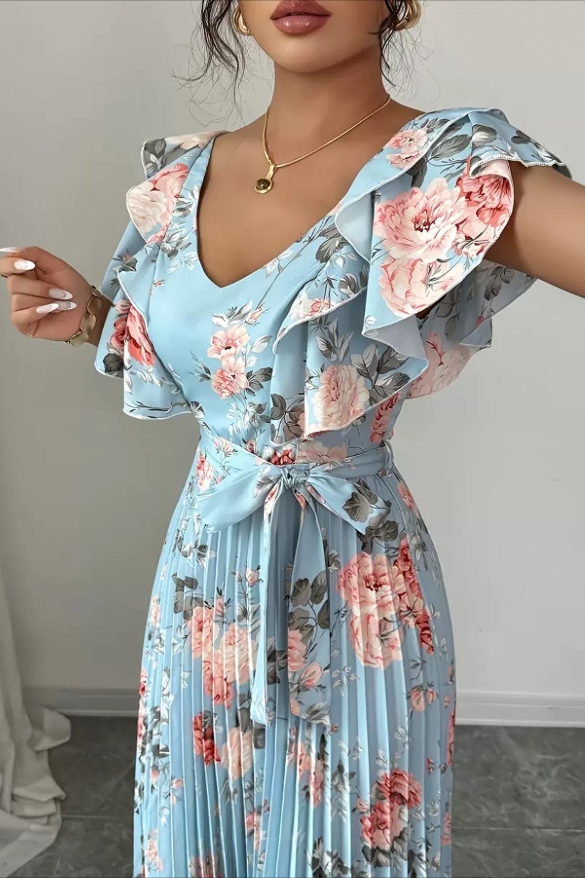 Maxivestido Valentina floral, con escote en V y mangas de volantes