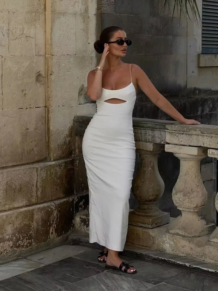 Vestido violeta con espalda descubierta y tirantes