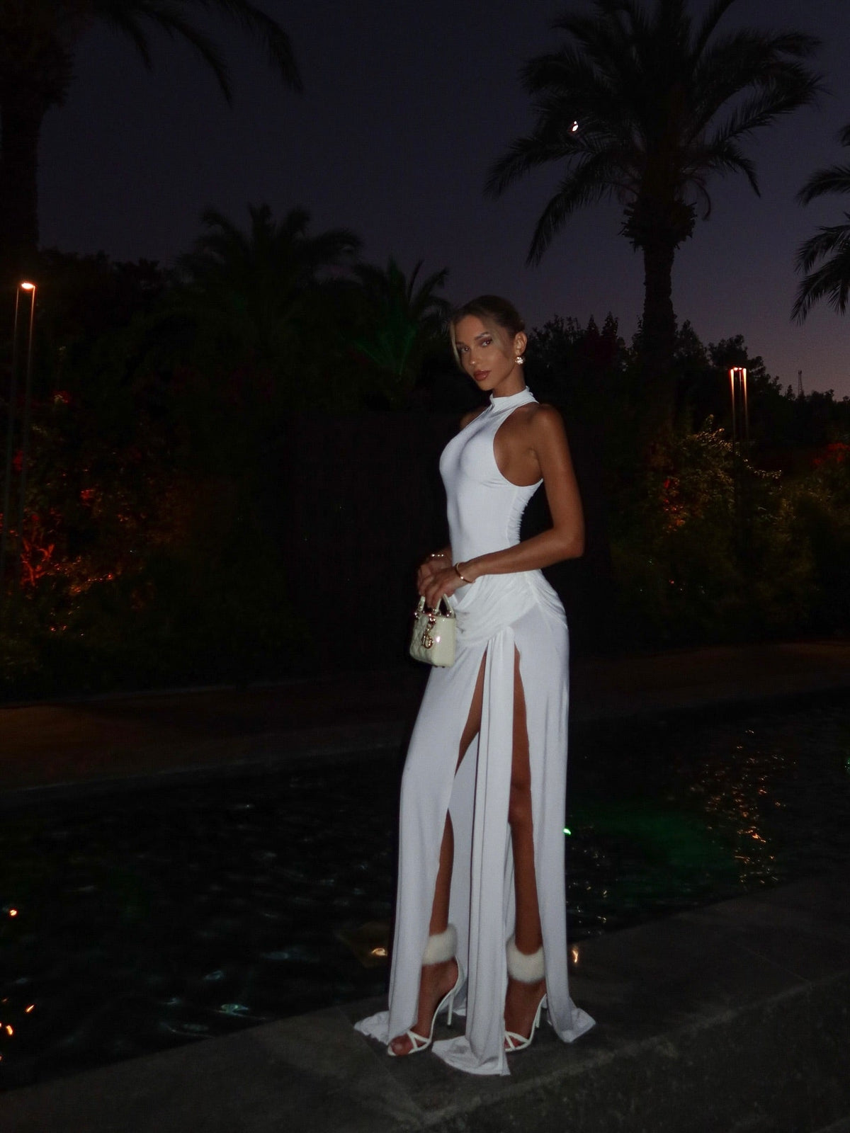 Maxivestido con abertura y cuello alto Winona