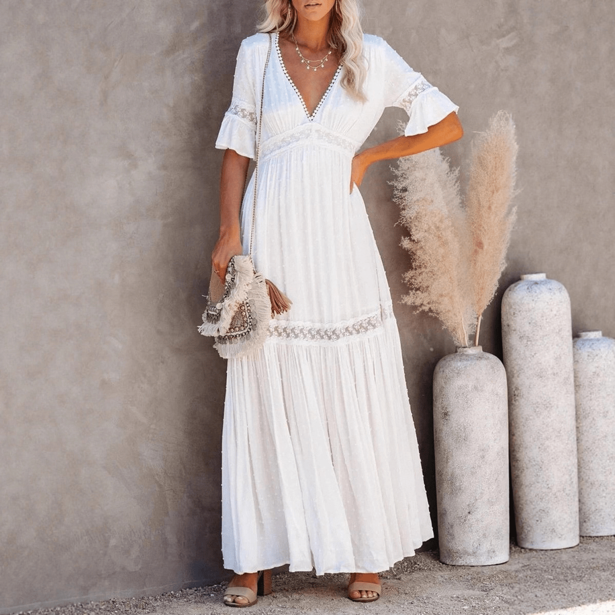 Vestido midi de encaje con escote en V Winona