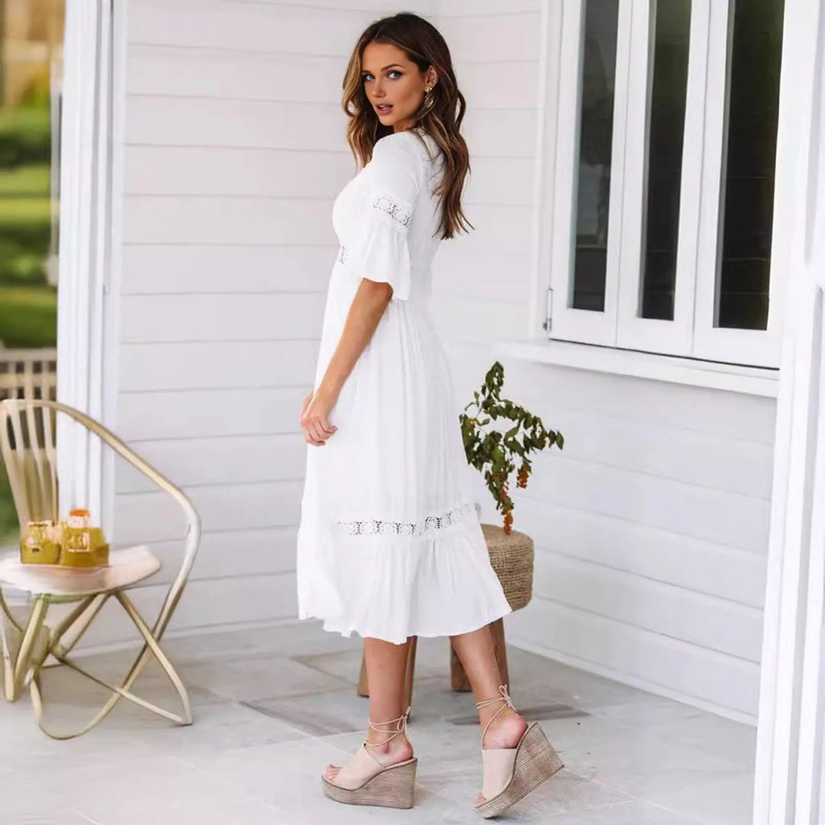 Vestido midi de encaje con escote en V Winona