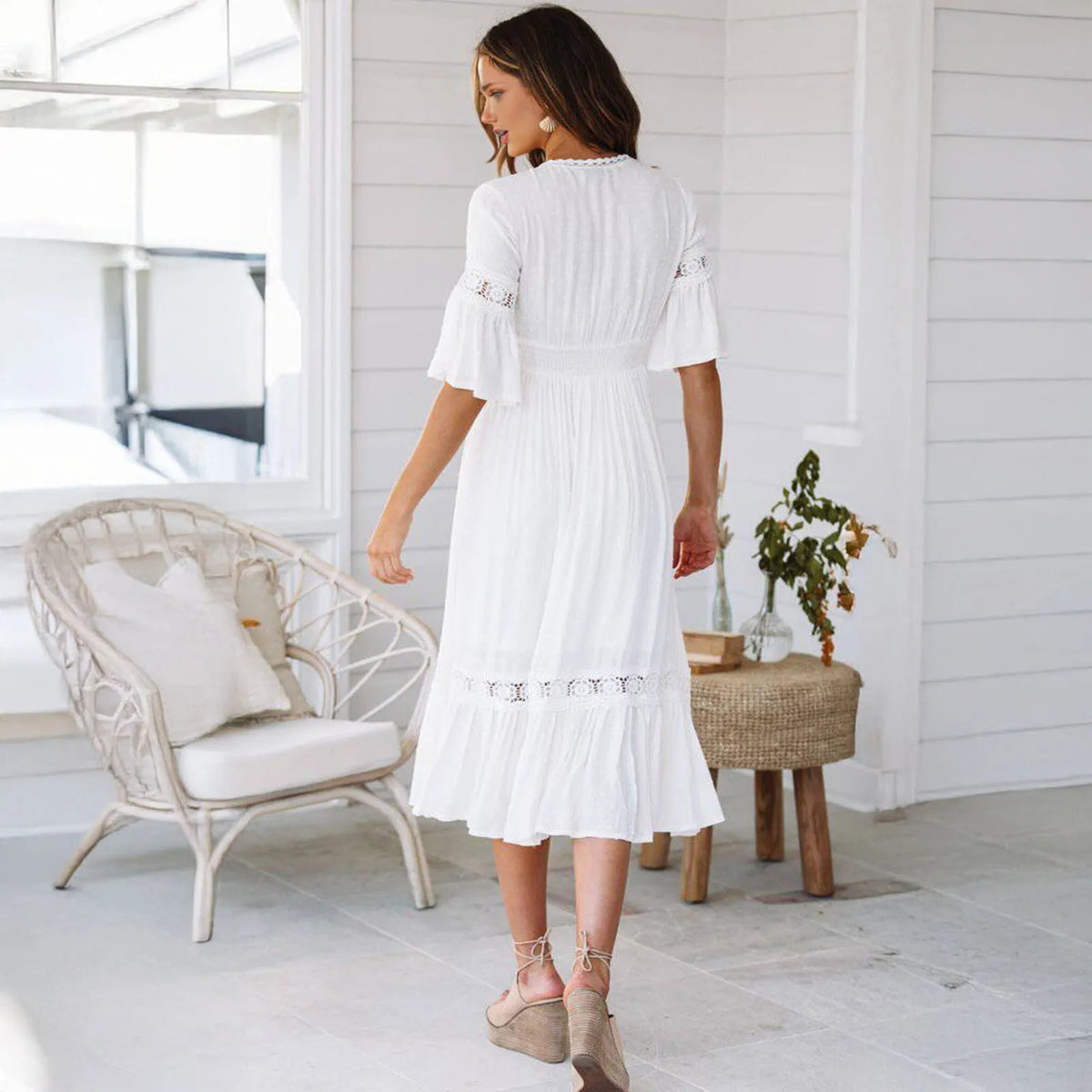 Vestido midi de encaje con escote en V Winona