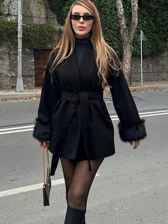 Abrigo cruzado de lana con puño de piel de zorro