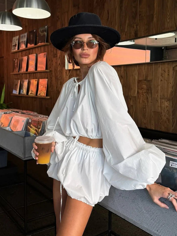 Conjunto de blusa de hombros descubiertos y shorts Zoe