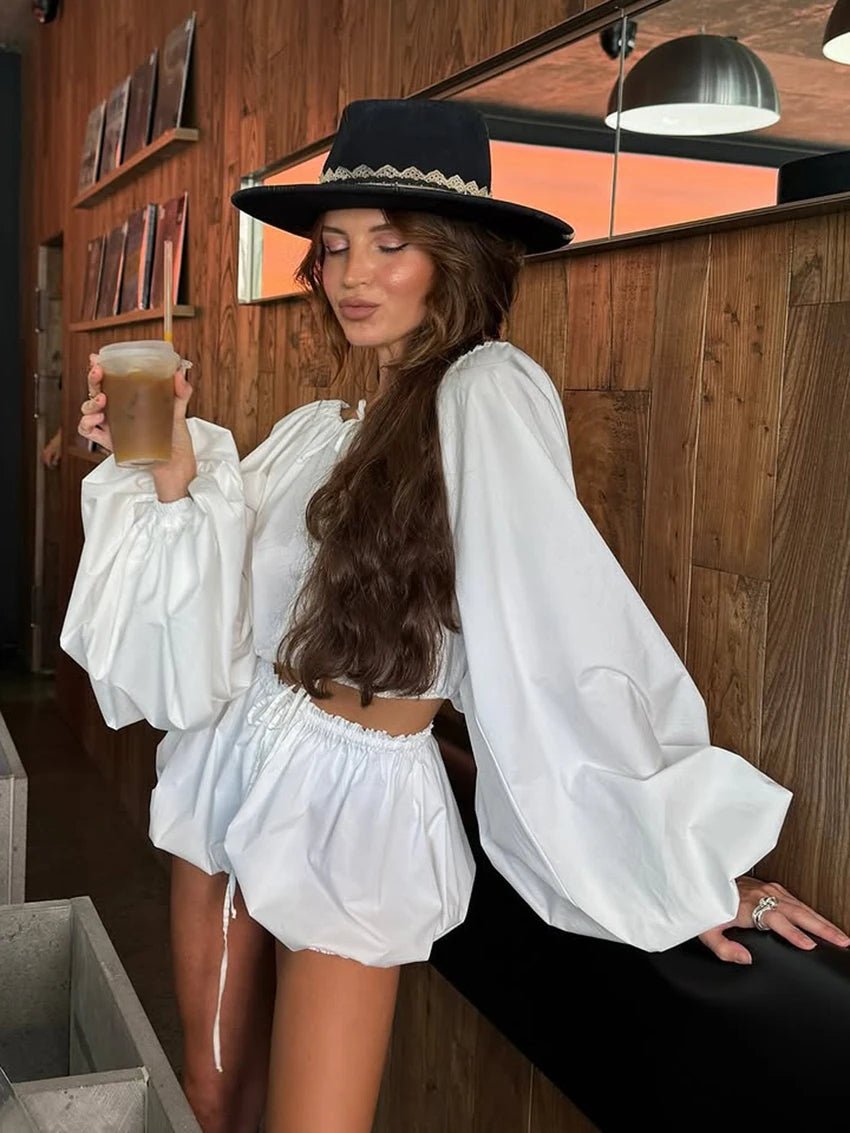 Conjunto de blusa de hombros descubiertos y shorts Zoe