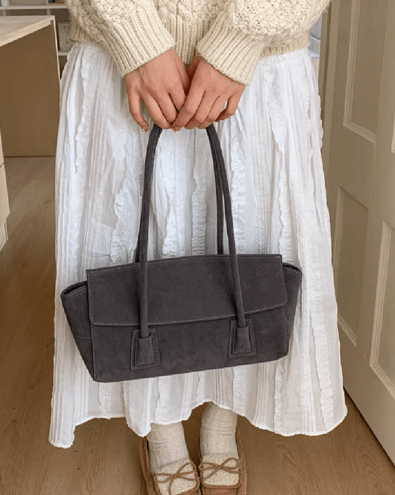 Ronja Vintage Faux Suede Shoulder Bag in grey – styled look